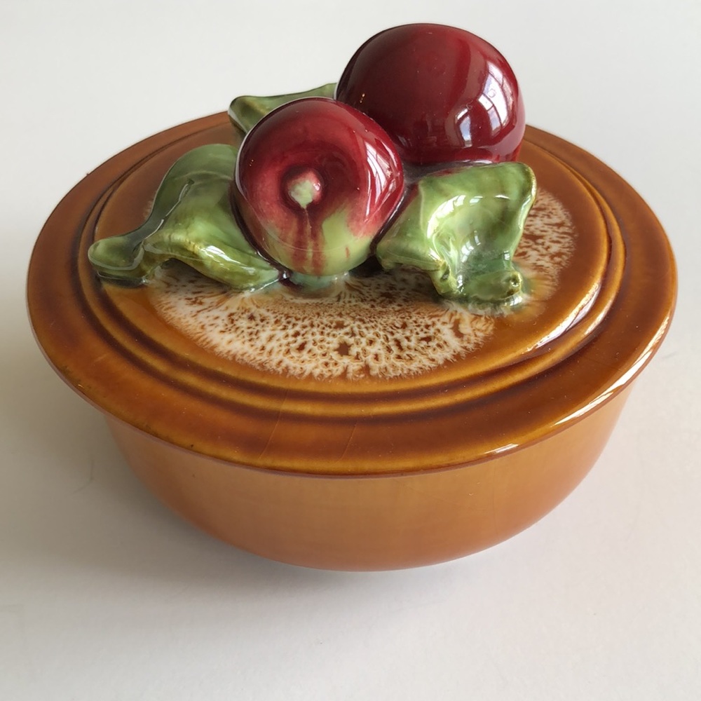 VTG Art Pottery Red Apple Caramel Ceramic Casserole Dish & Lid Made in U.S.A.